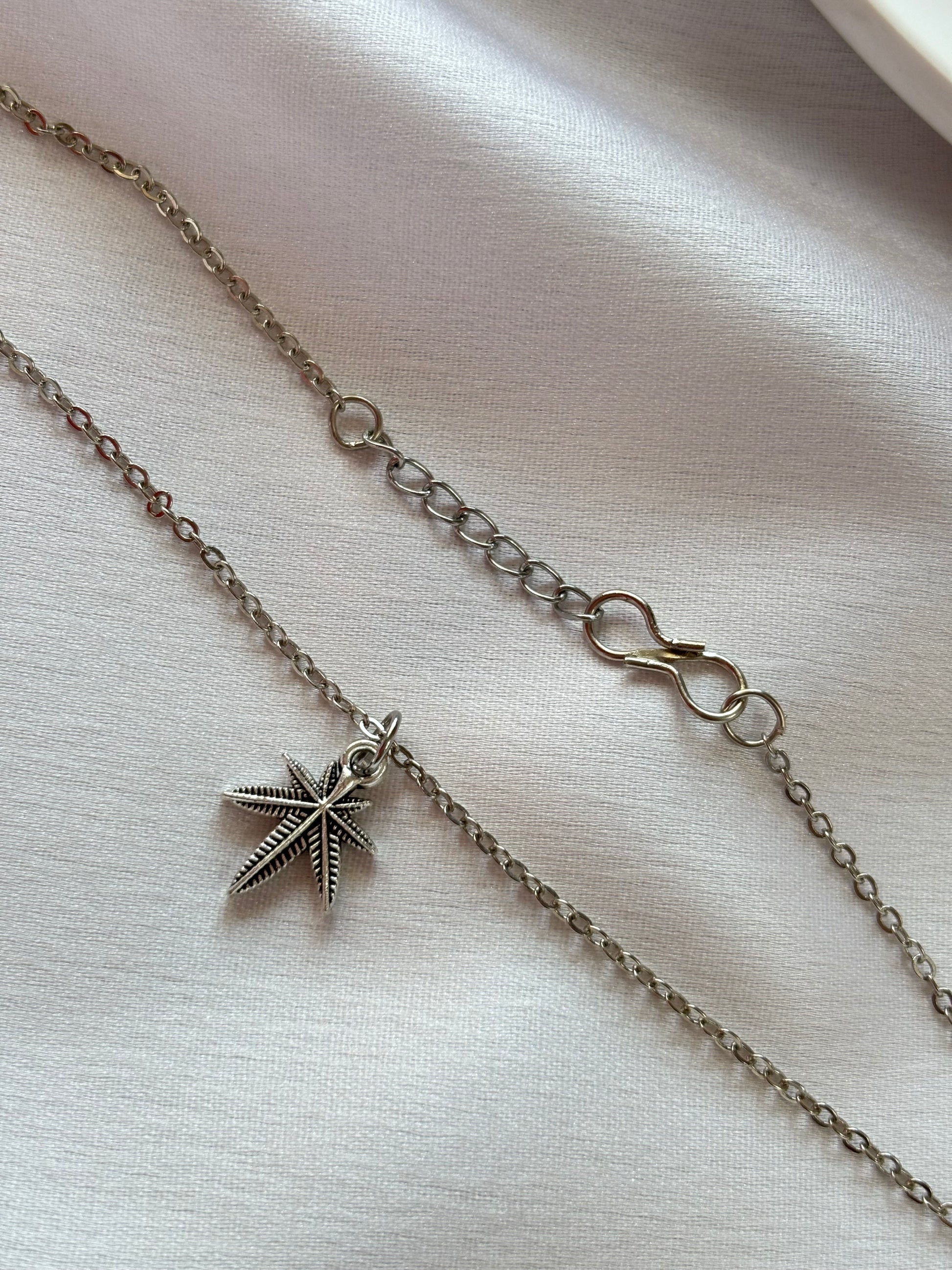 Leaf Necklace - Curvy Jewels