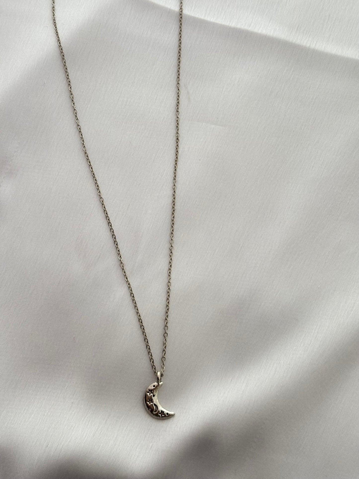 Elegant Crescent Moon Necklace
