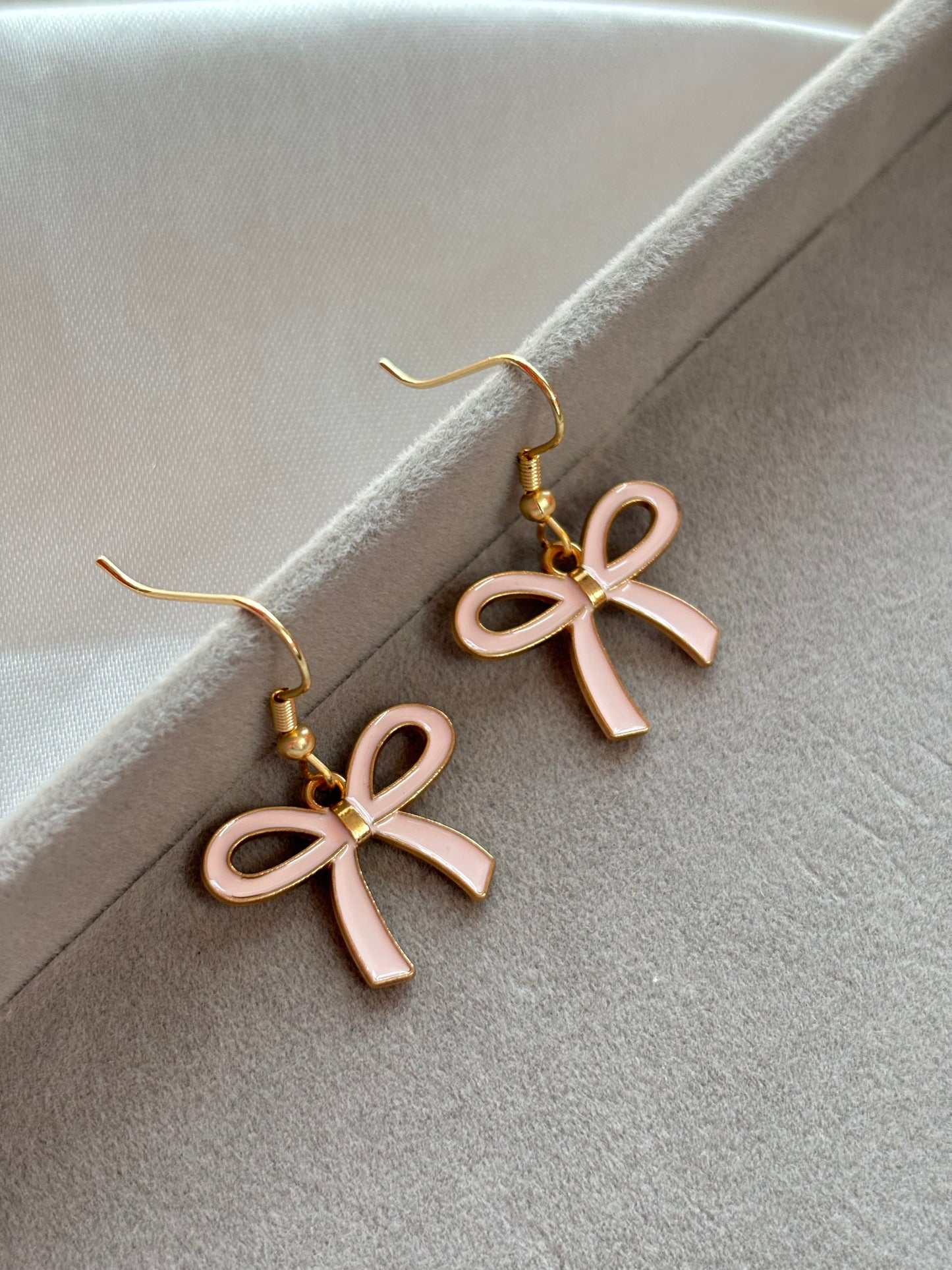Enamel Bow Earrings π