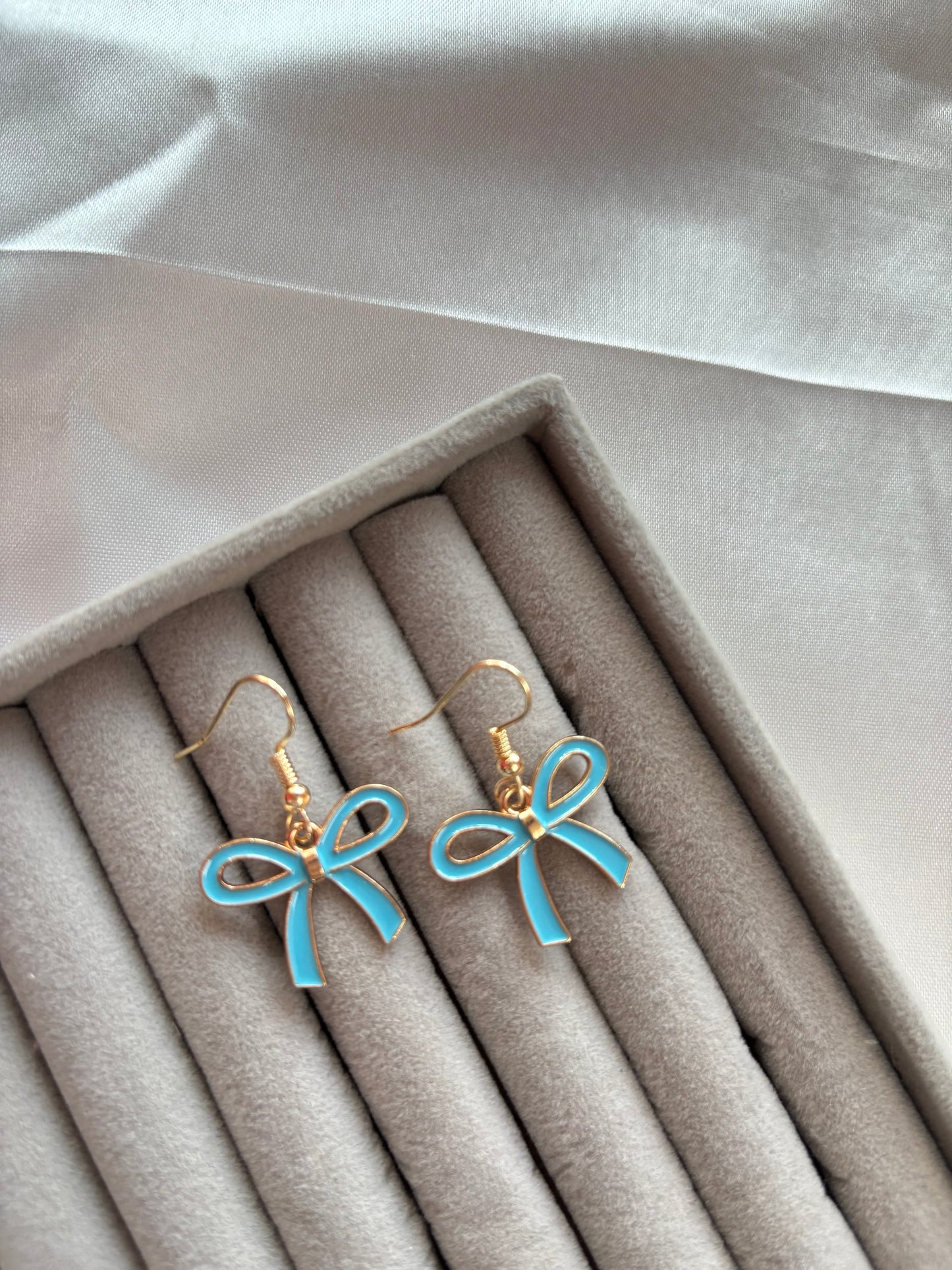 Enamel Bow Earrings π