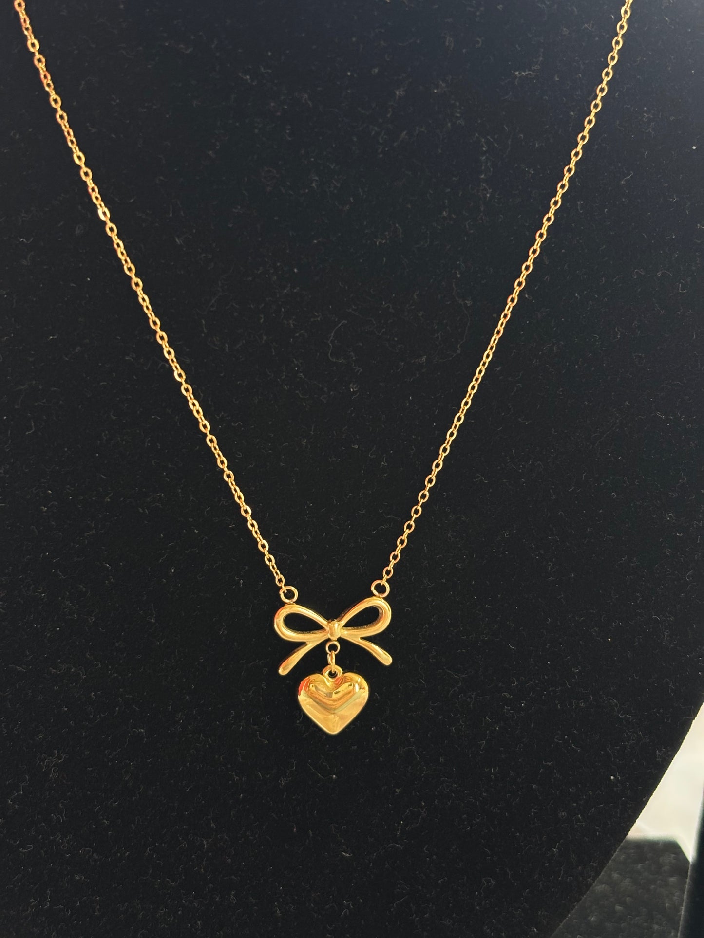Elegant Gold Heart Bow Necklace
