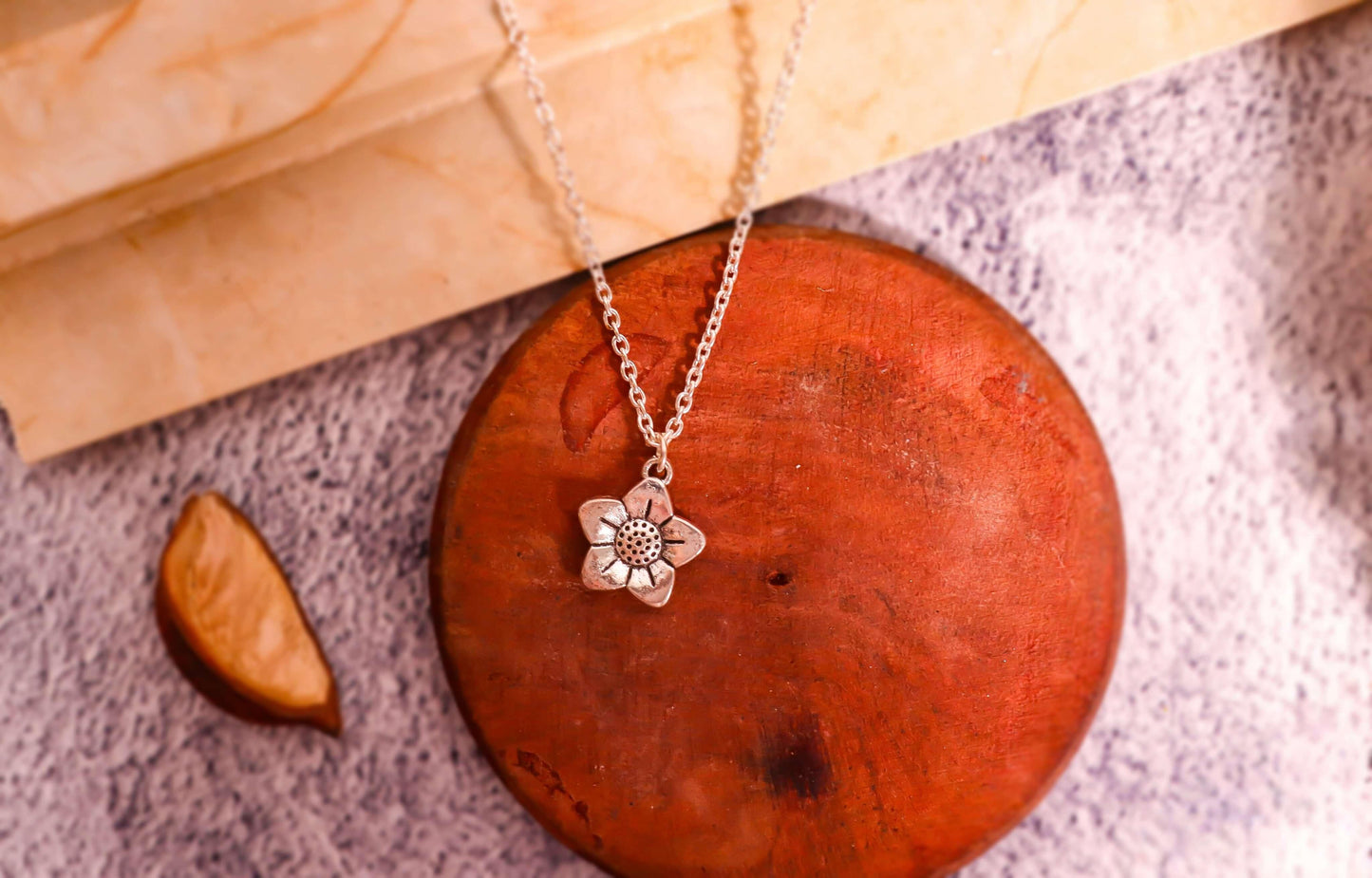 Flower Chain with Anti-Tarnish Coating - Curvy Jewels