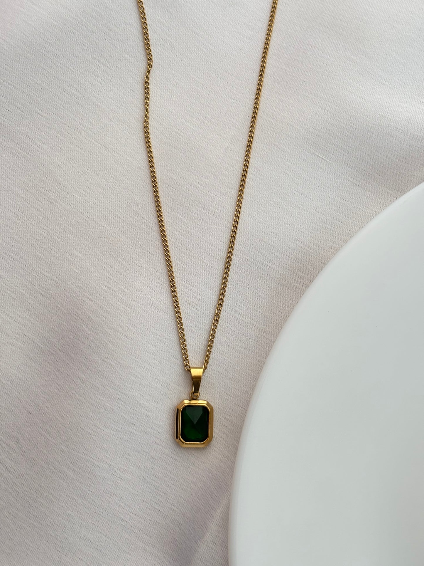 Gold Emerald Green Pendant Necklace