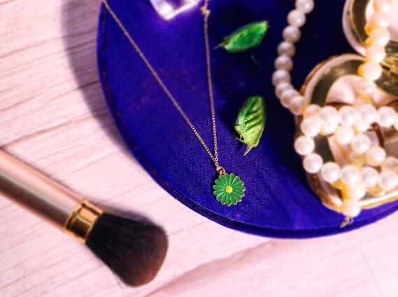 Emerald Blossom Pendant Necklace - Curvy Jewels