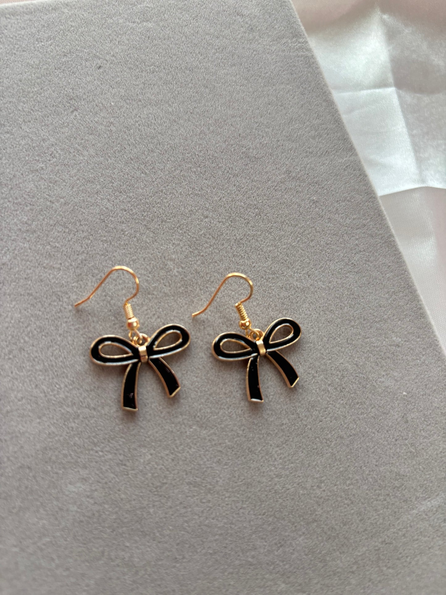 Enamel Bow Earrings π