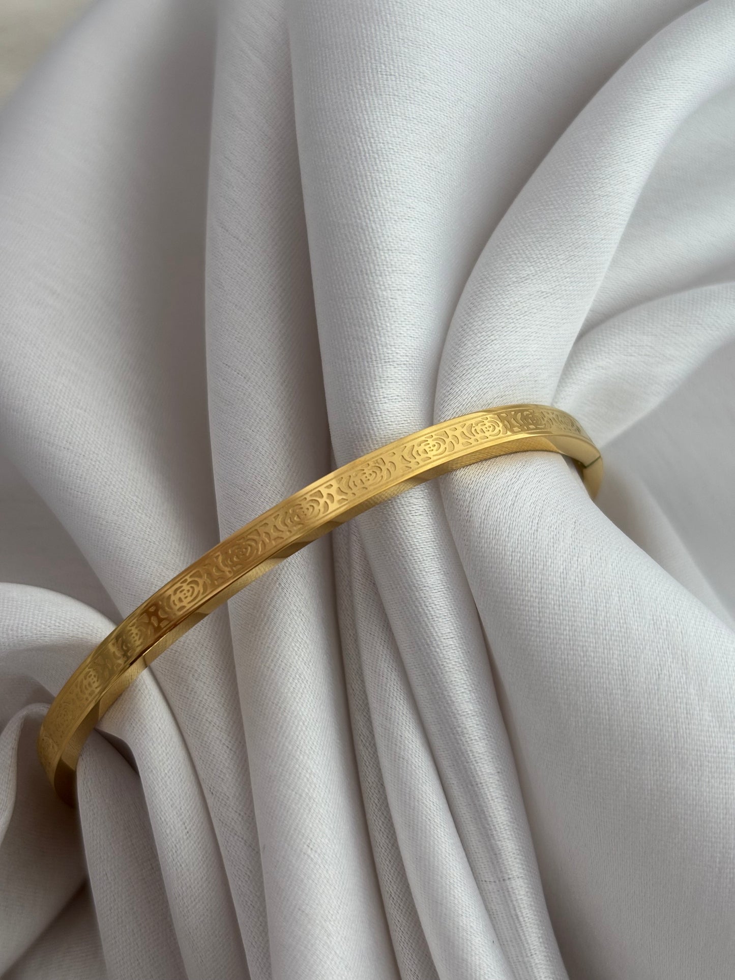 Sleek Floral Designer Kada