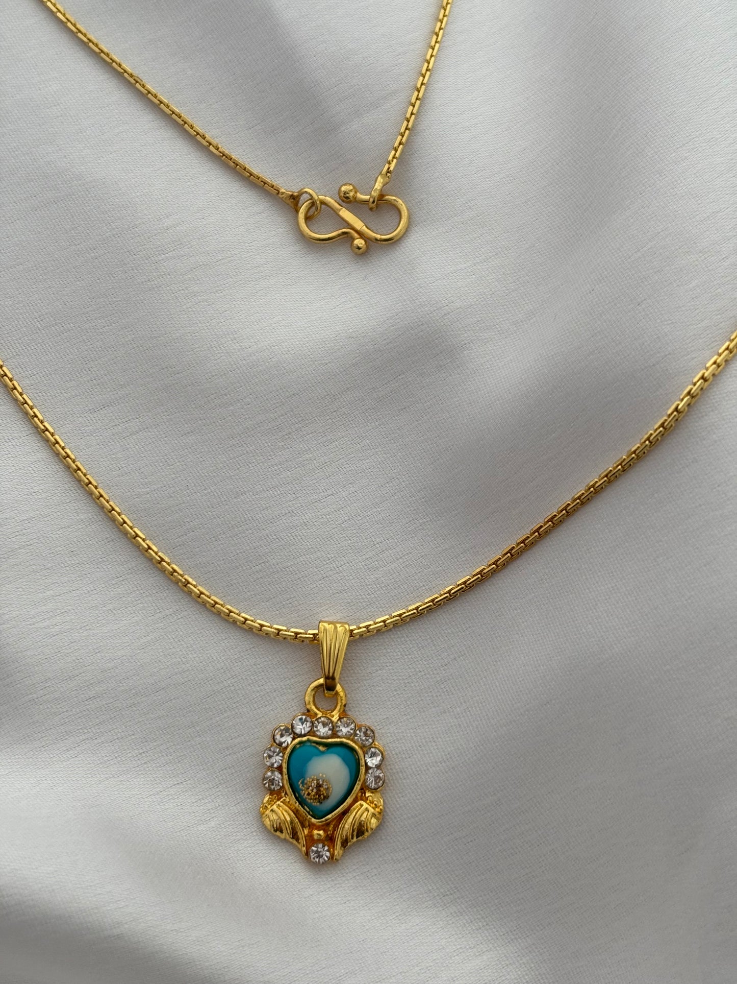 18 Kt Gold Necklace with Blue Heart Pendant