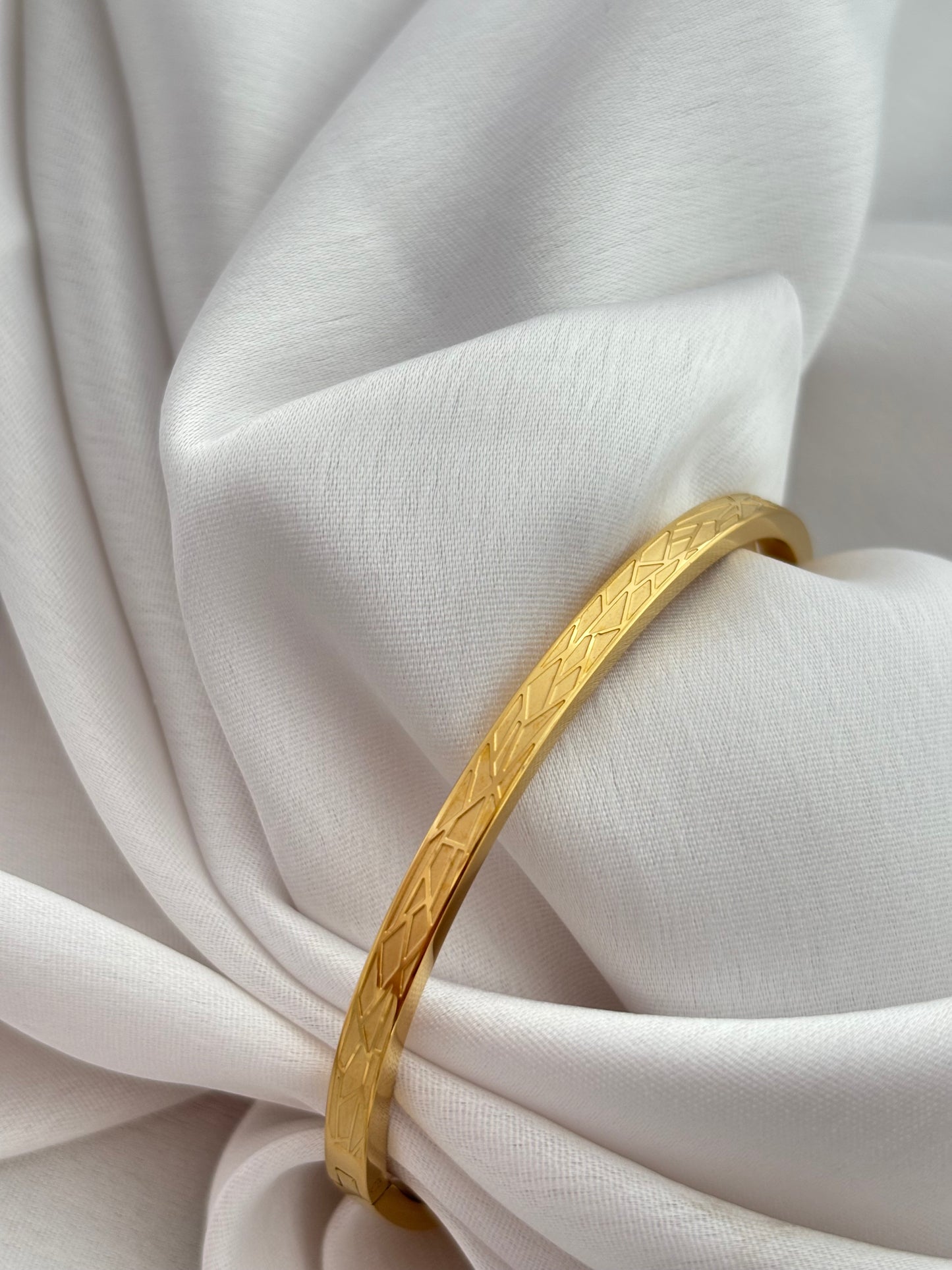 Sleek Designer Kada