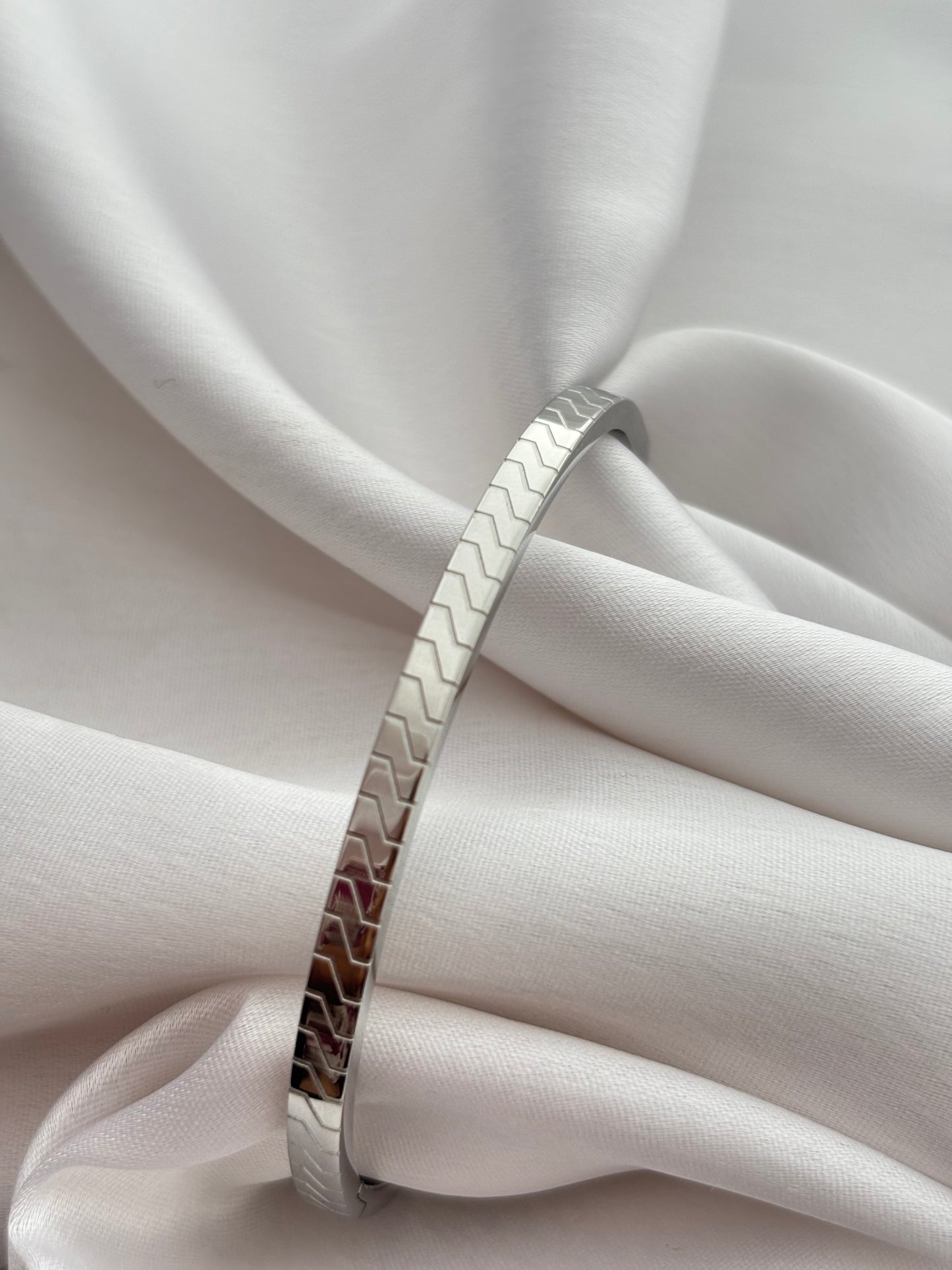 Sleek Designer Kada