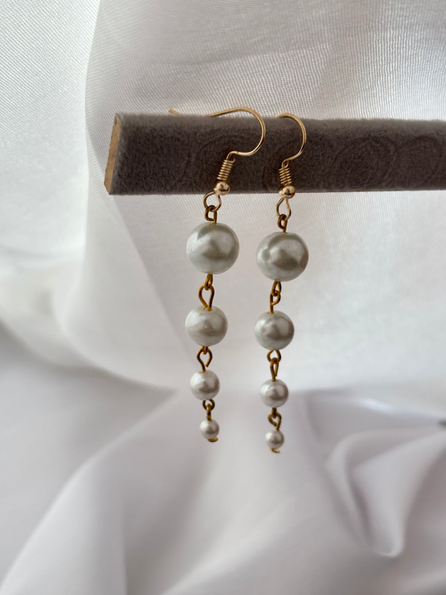 Gold Drop Earrings with Graduated Pearls