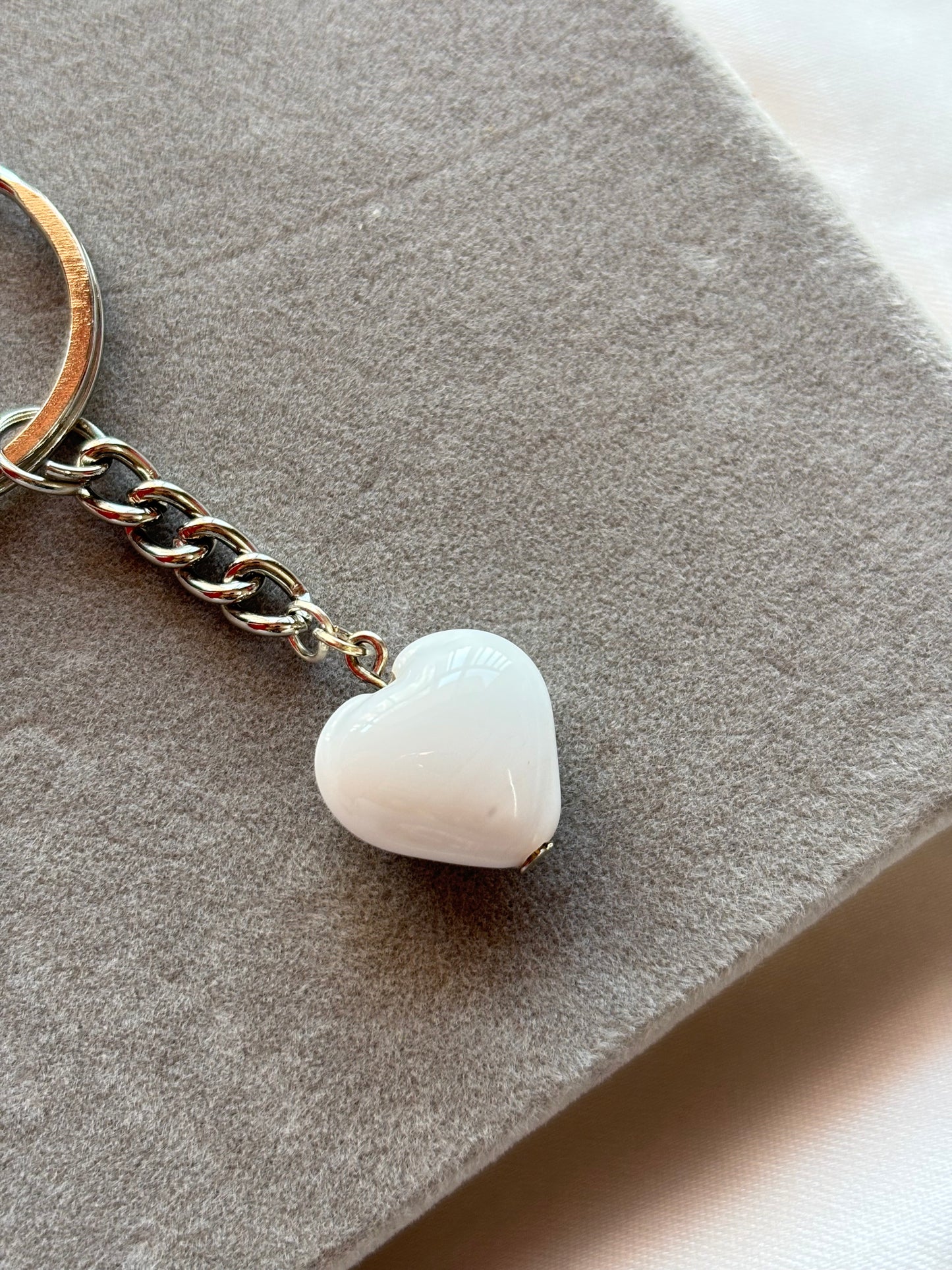 White Heart Keychain - Curvy Jewels