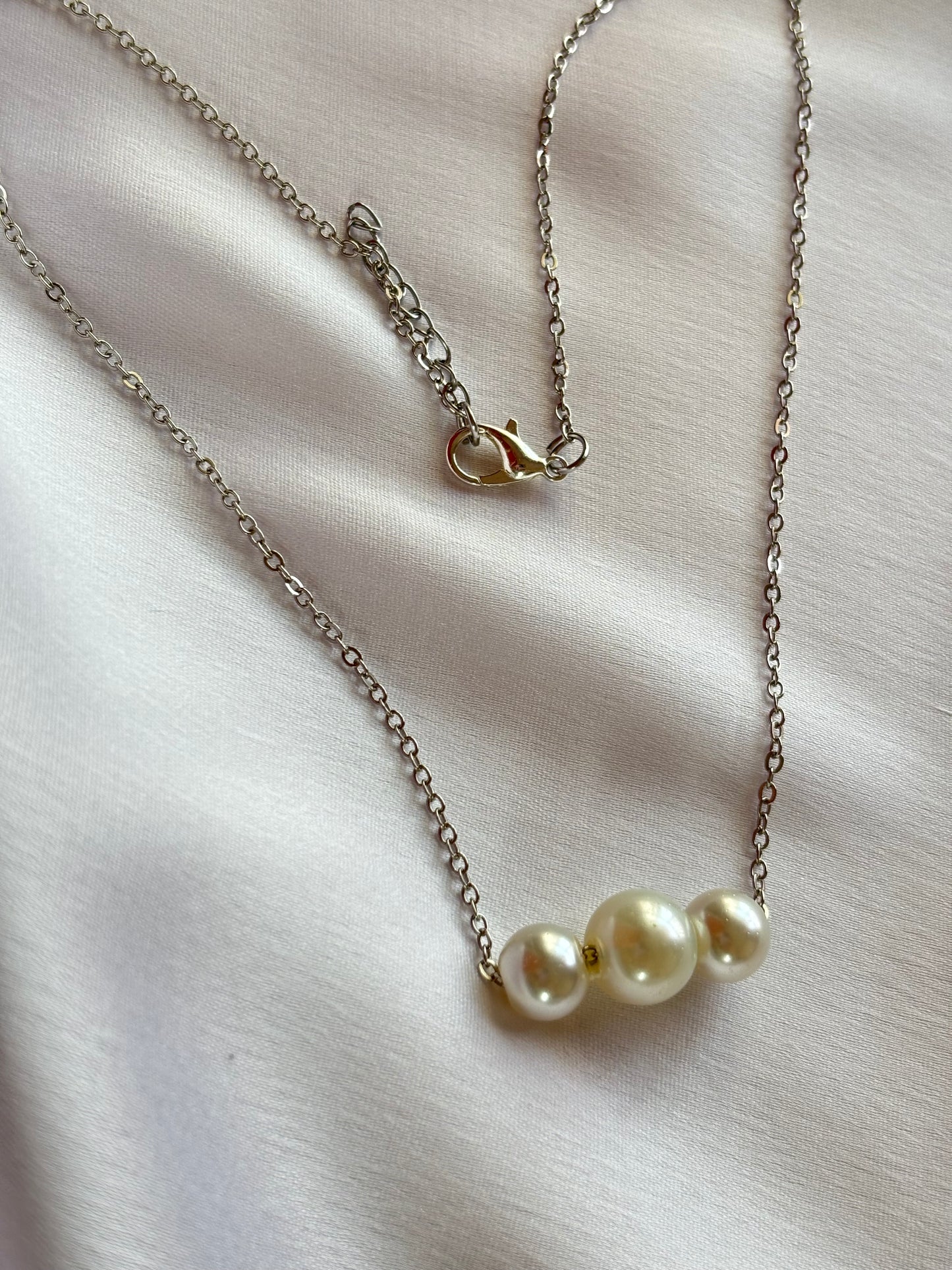 Elegant Stainless Steel Necklace with Pearls - Curvy Jewels