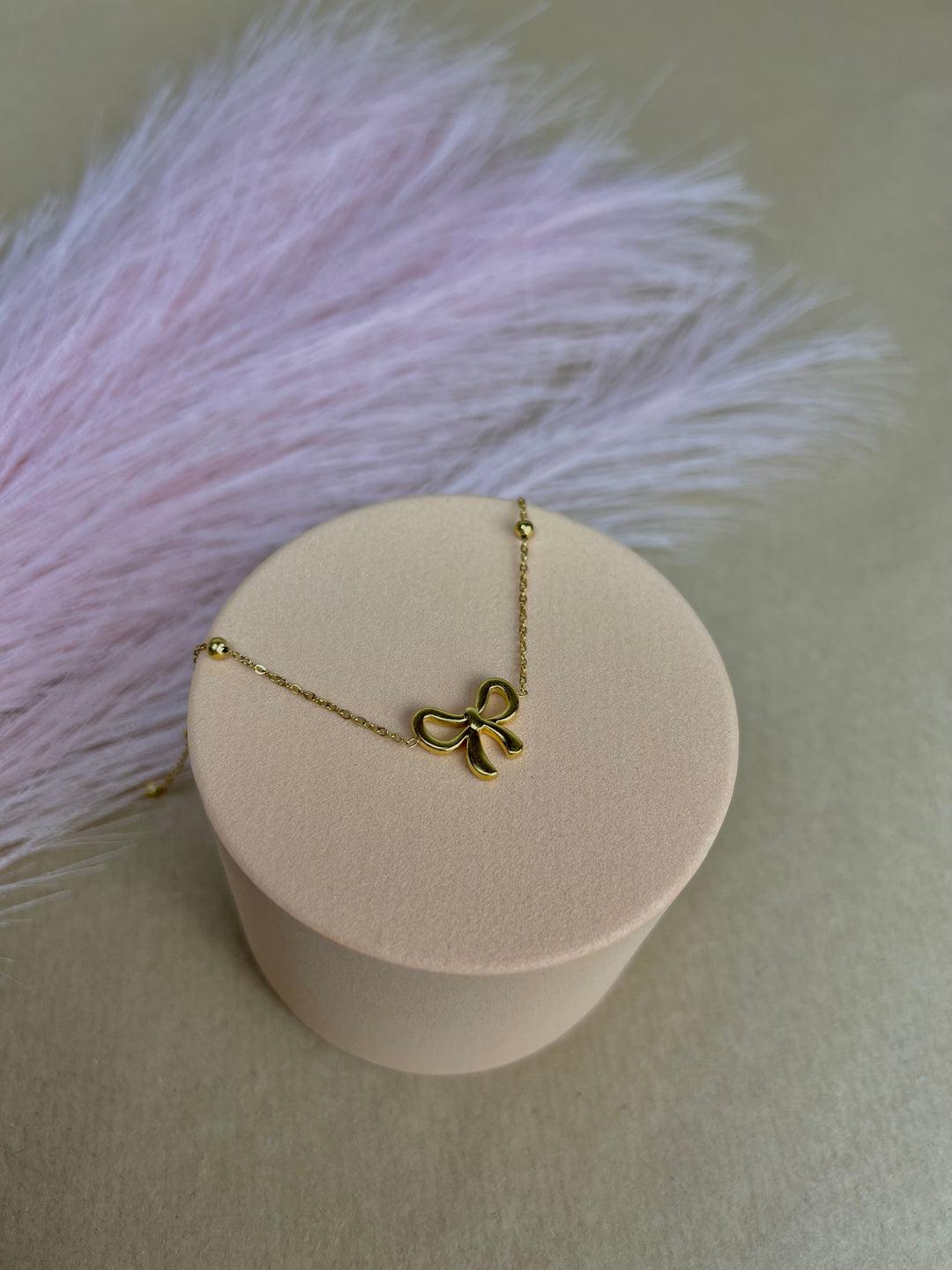 Chic Gold Bow Pendant Necklace - Curvy Jewels
