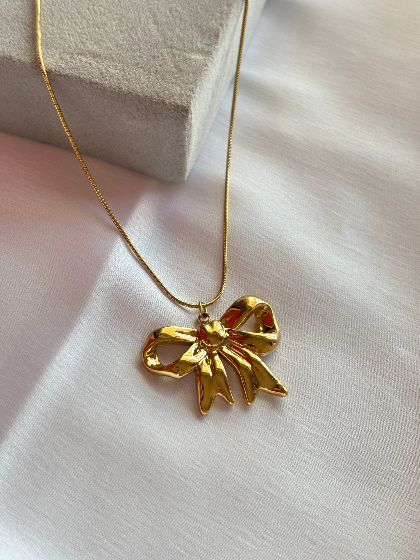 Gold Ribbon Pendant Necklace