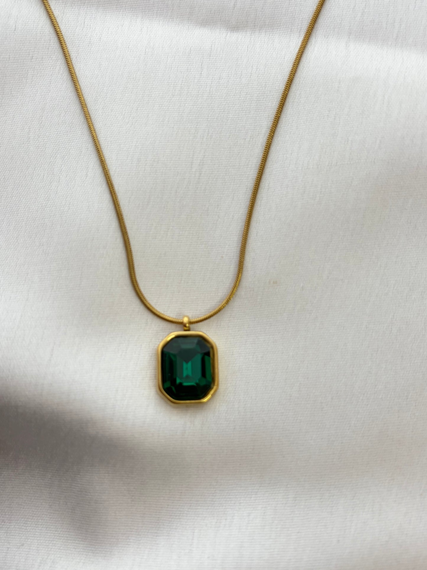 Gold Emerald Pendant Necklace