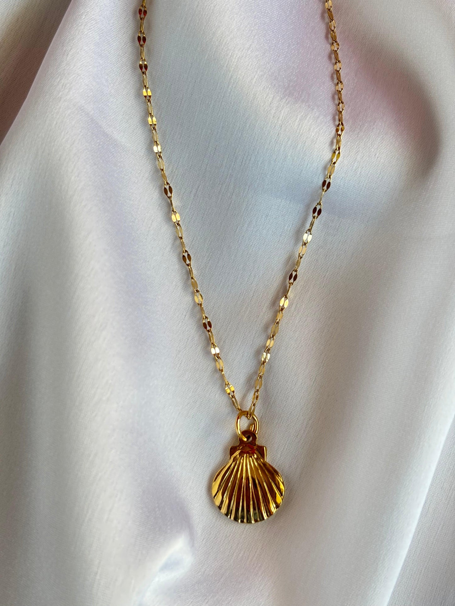 Golden Seashell Pendant Necklace - Curvy Jewels