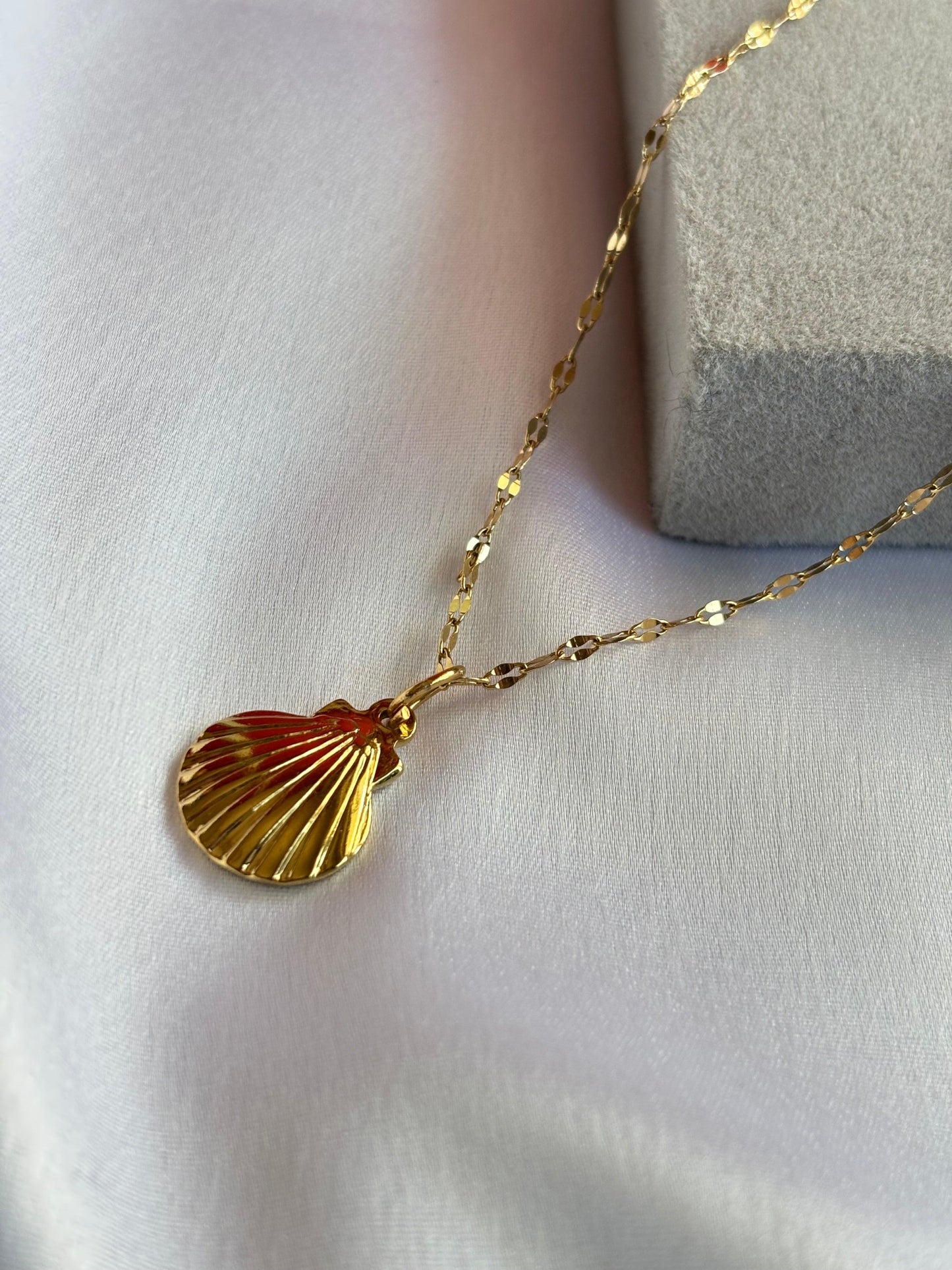Golden Seashell Pendant Necklace - Curvy Jewels