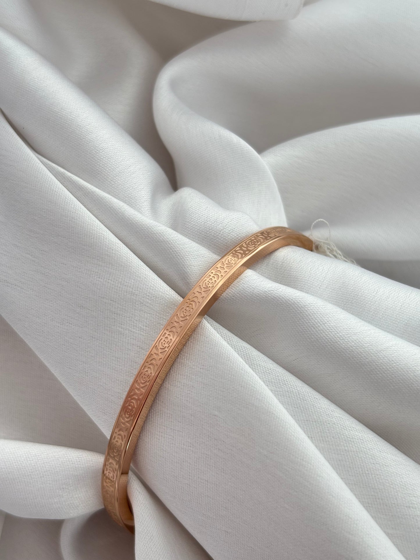 Sleek Floral Designer Kada