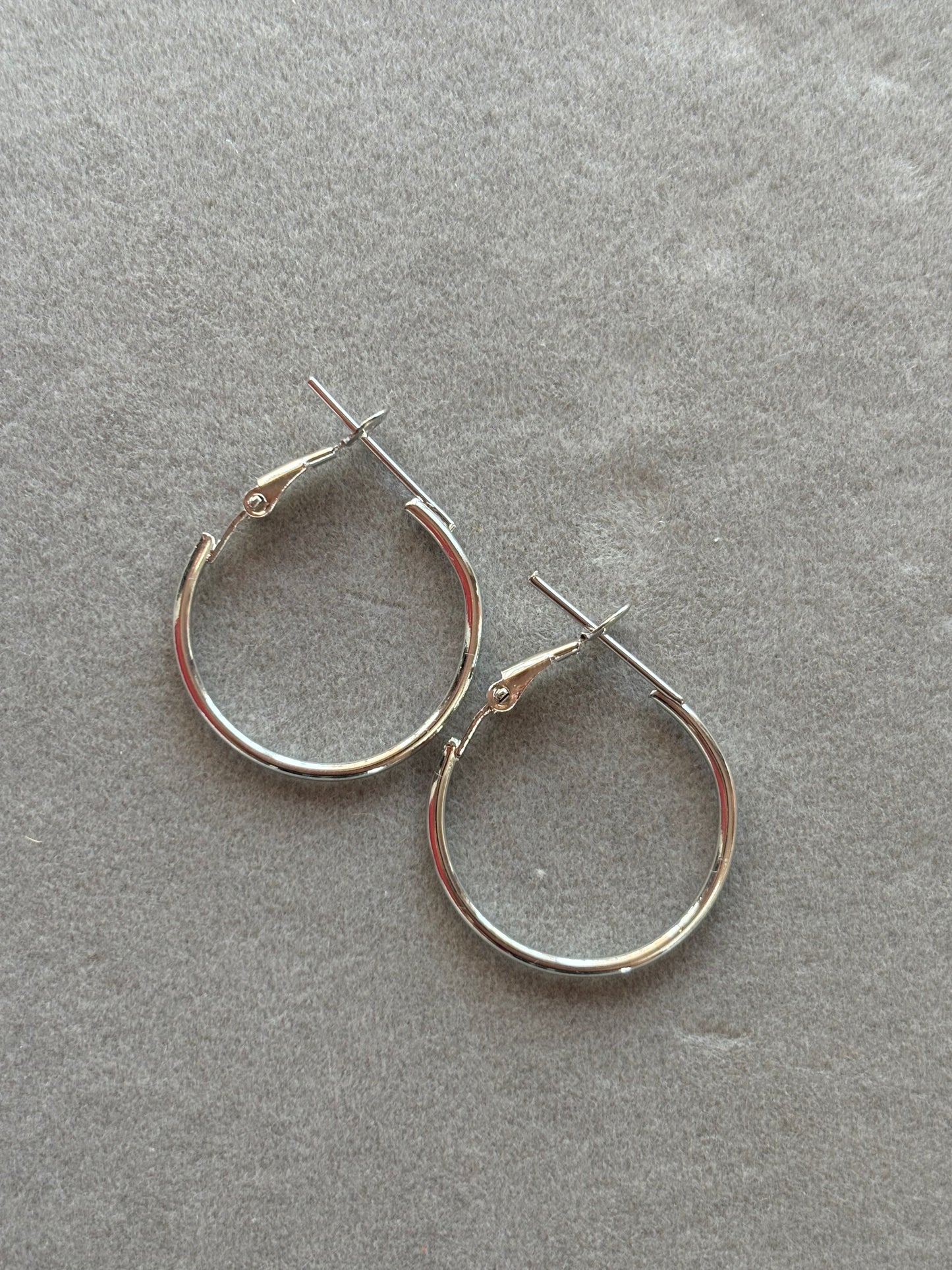 Medium Hoops