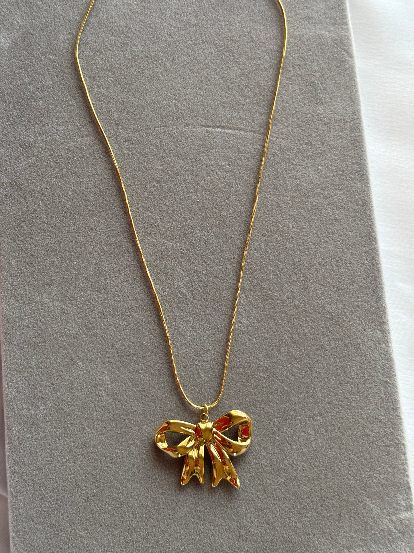 Gold Ribbon Pendant Necklace