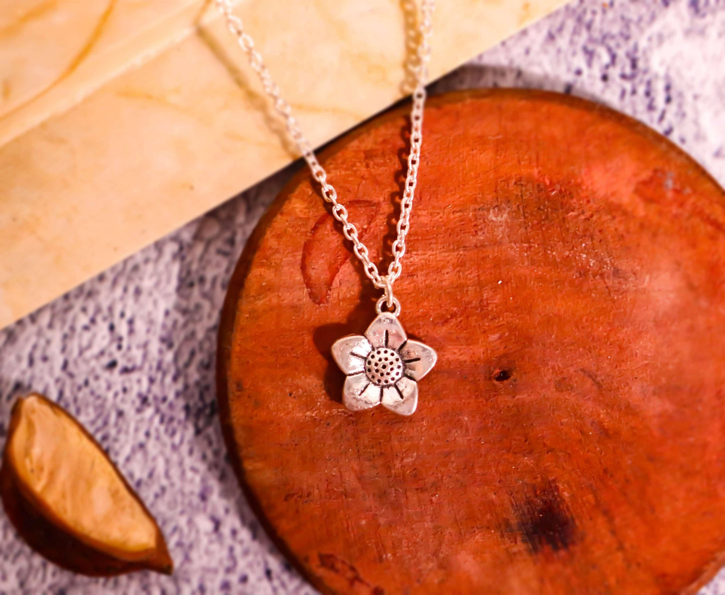 Flower Chain with Anti-Tarnish Coating - Curvy Jewels