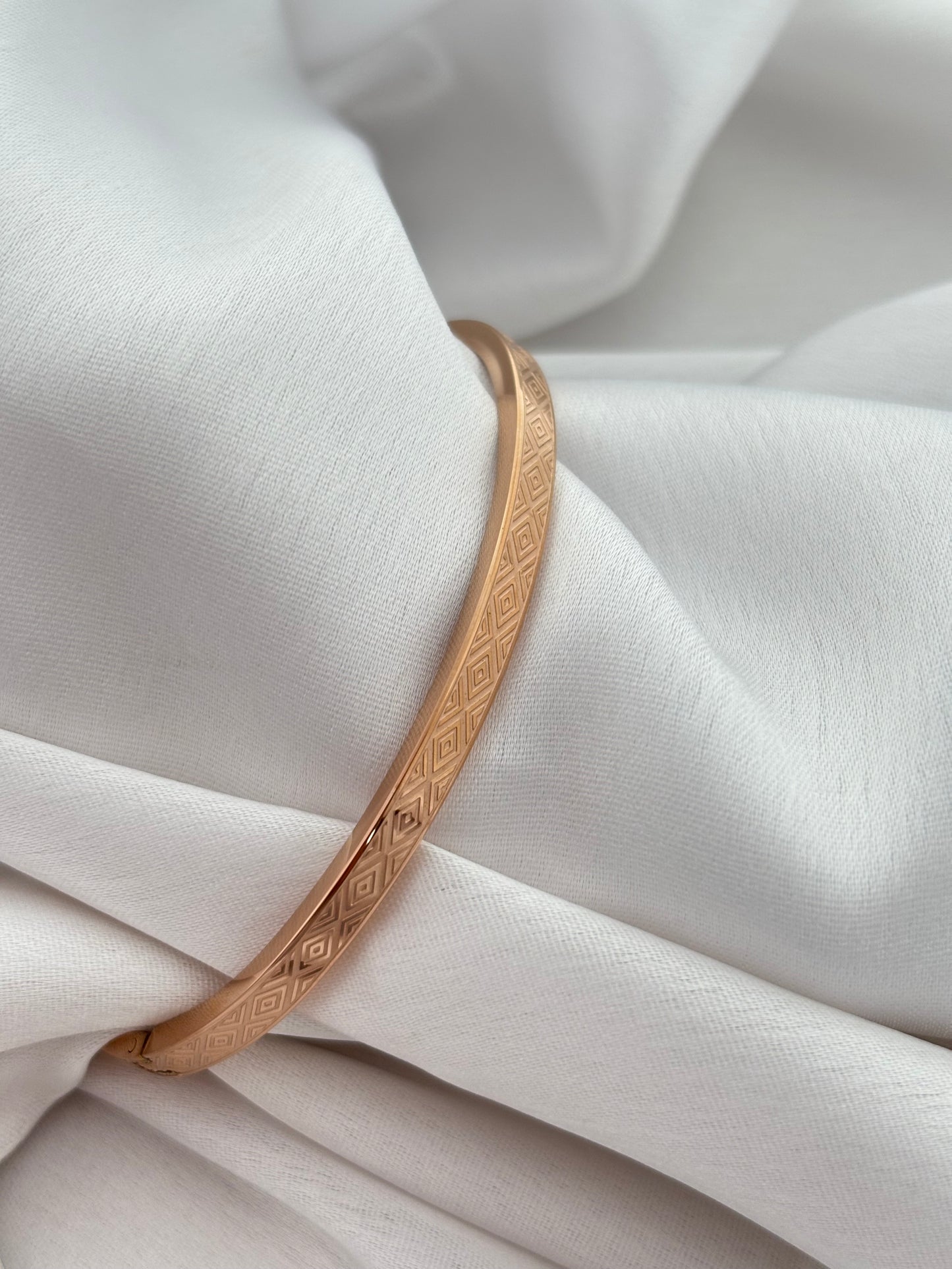 Sleek Designer Kada