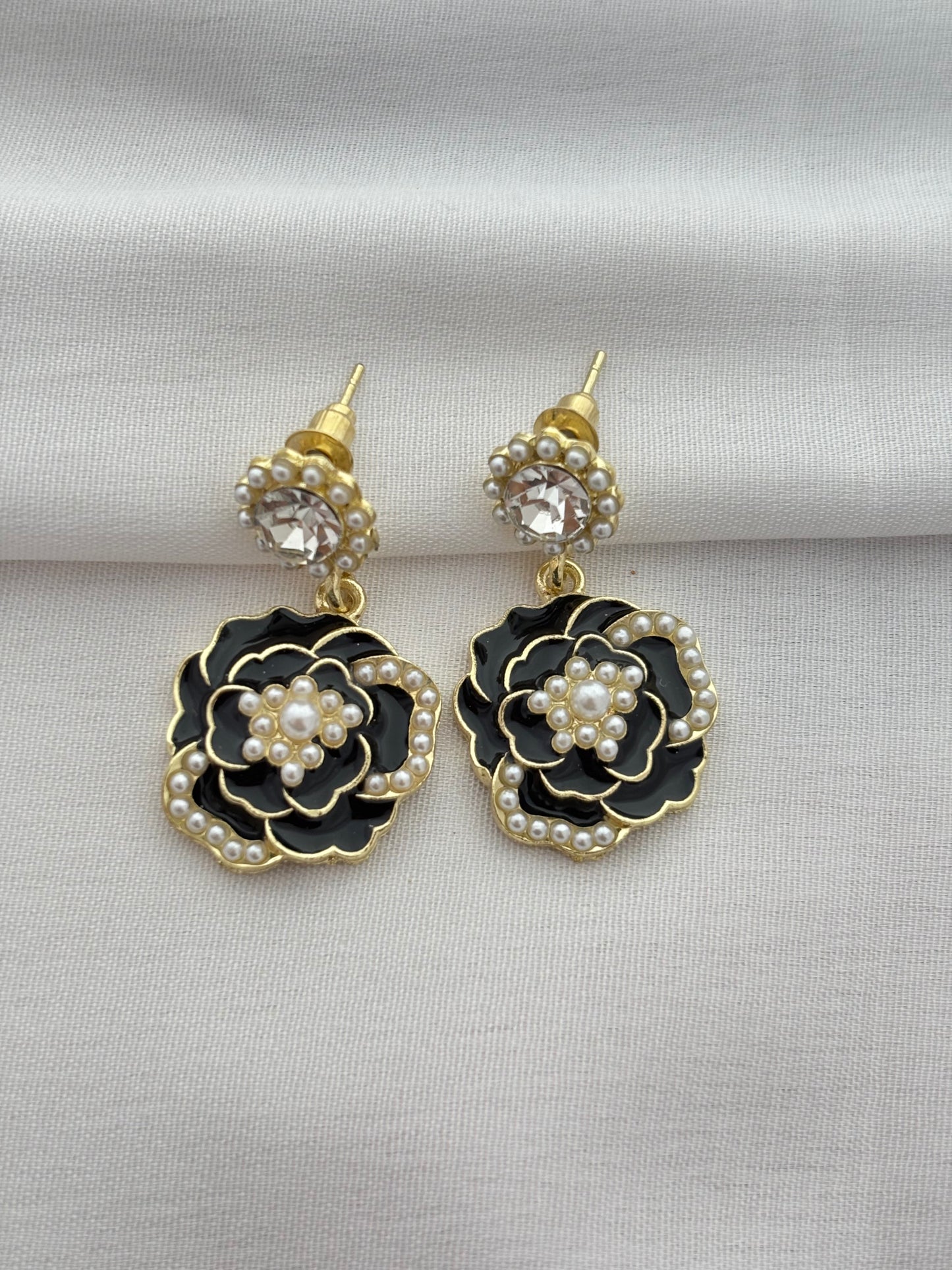 Black Blossom Earrings π€
