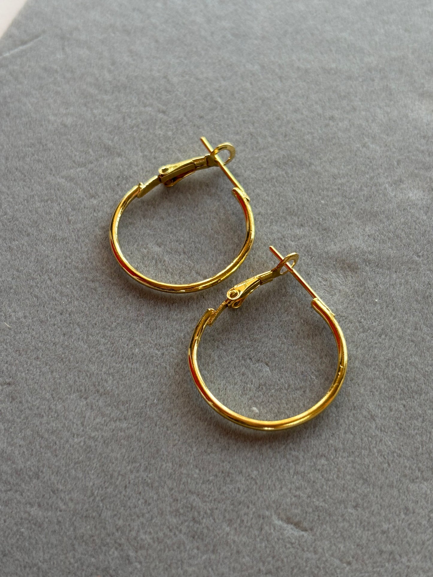Medium Hoops