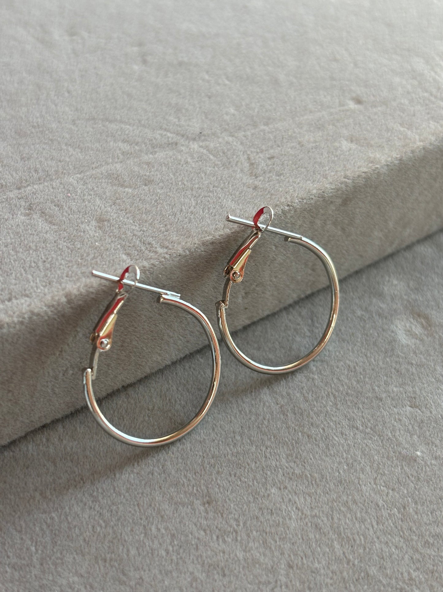 Medium Hoops