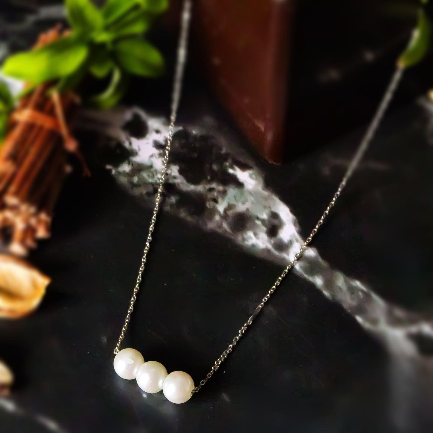 Sophisticated Pearl Pendant Necklace - Curvy Jewels