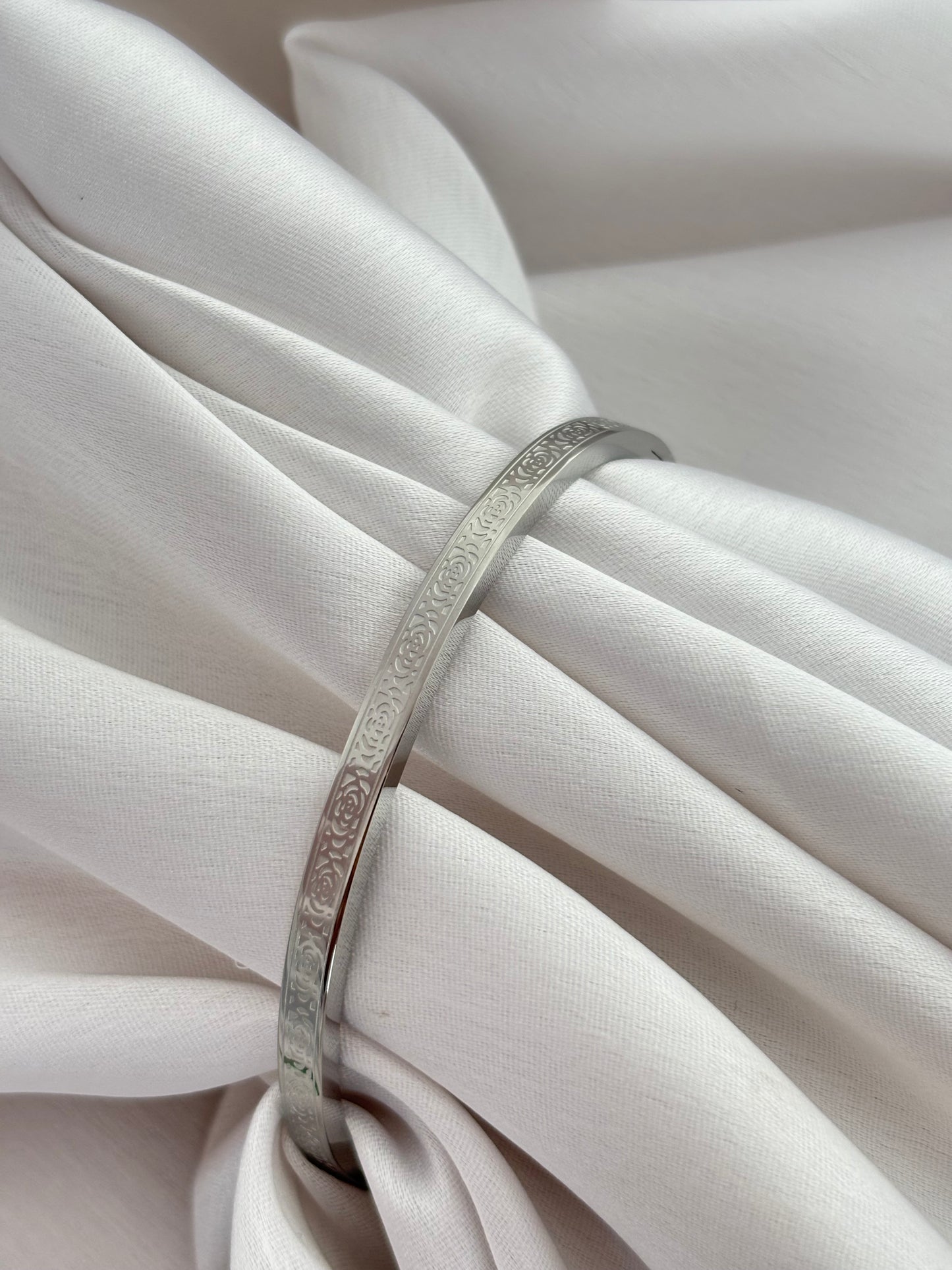 Sleek Floral Designer Kada