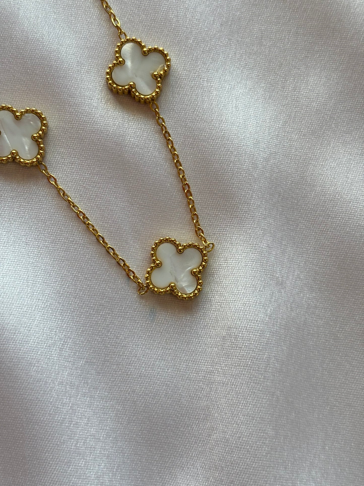 Clover Necklace - Curvy Jewels