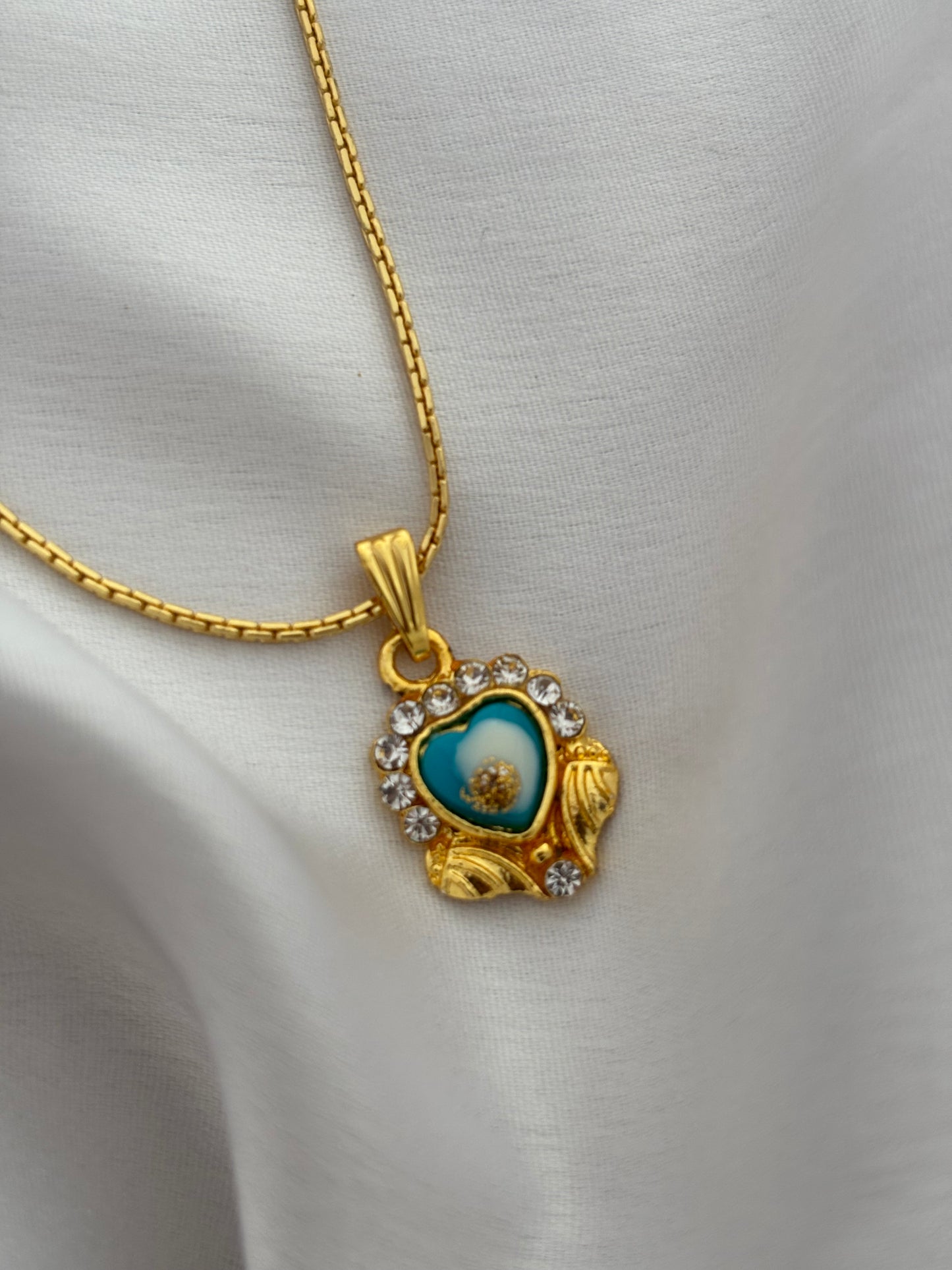 18 Kt Gold Necklace with Blue Heart Pendant