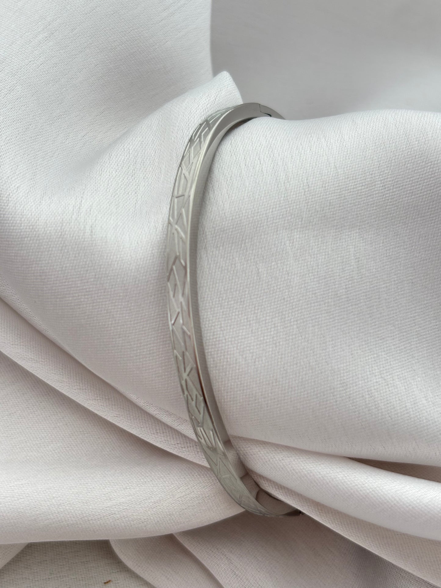 Sleek Designer Kada