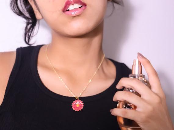 Whimsical Pink Daisy Pendant Necklace - Curvy Jewels