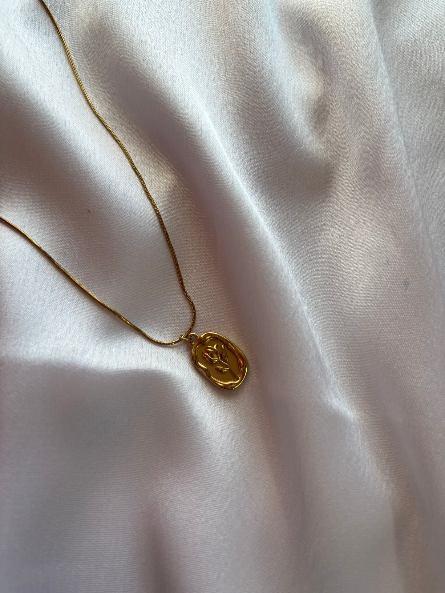 Rosè Necklace - Curvy Jewels