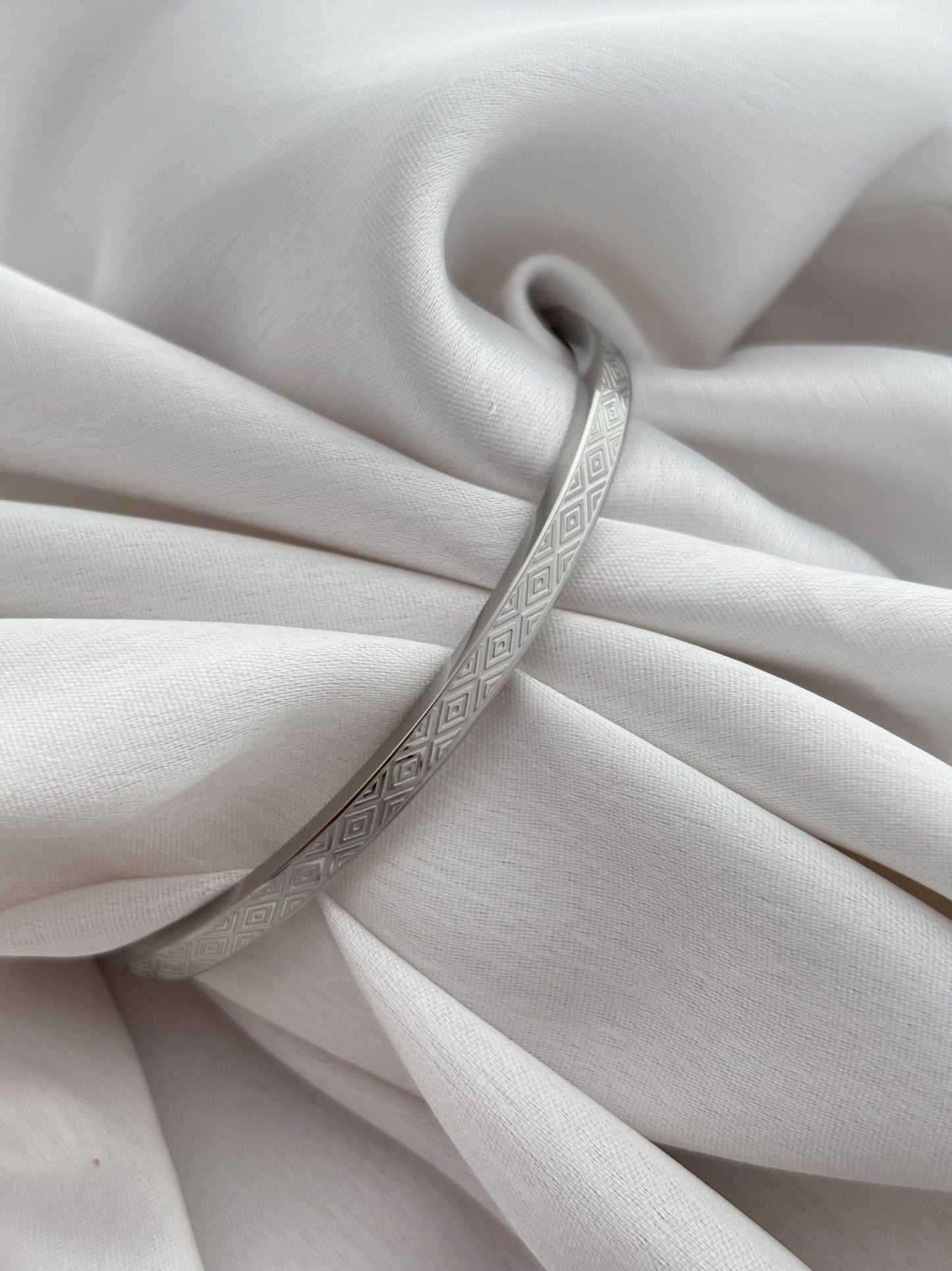 Sleek Designer Kada