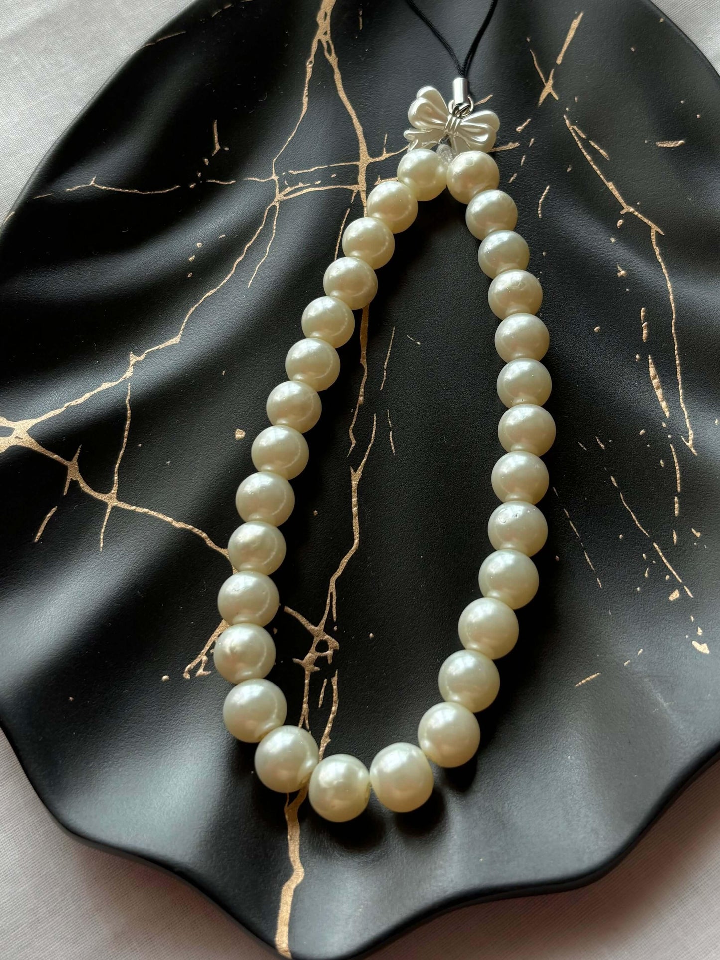 Elegant Pearl Bow Phone Accessory - Curvy Jewels