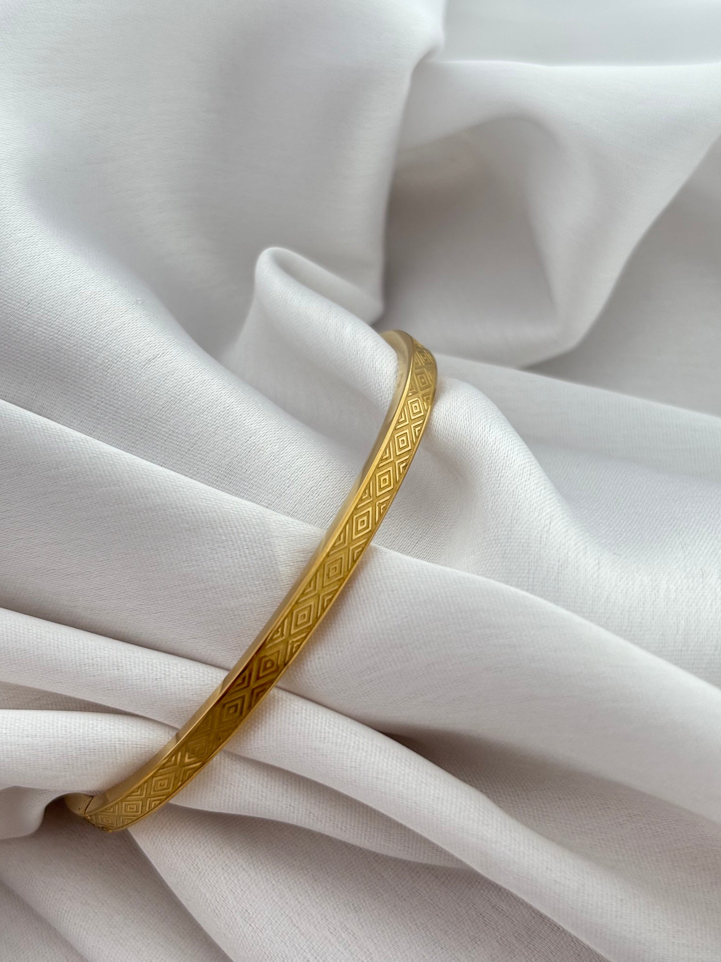 Sleek Designer Kada