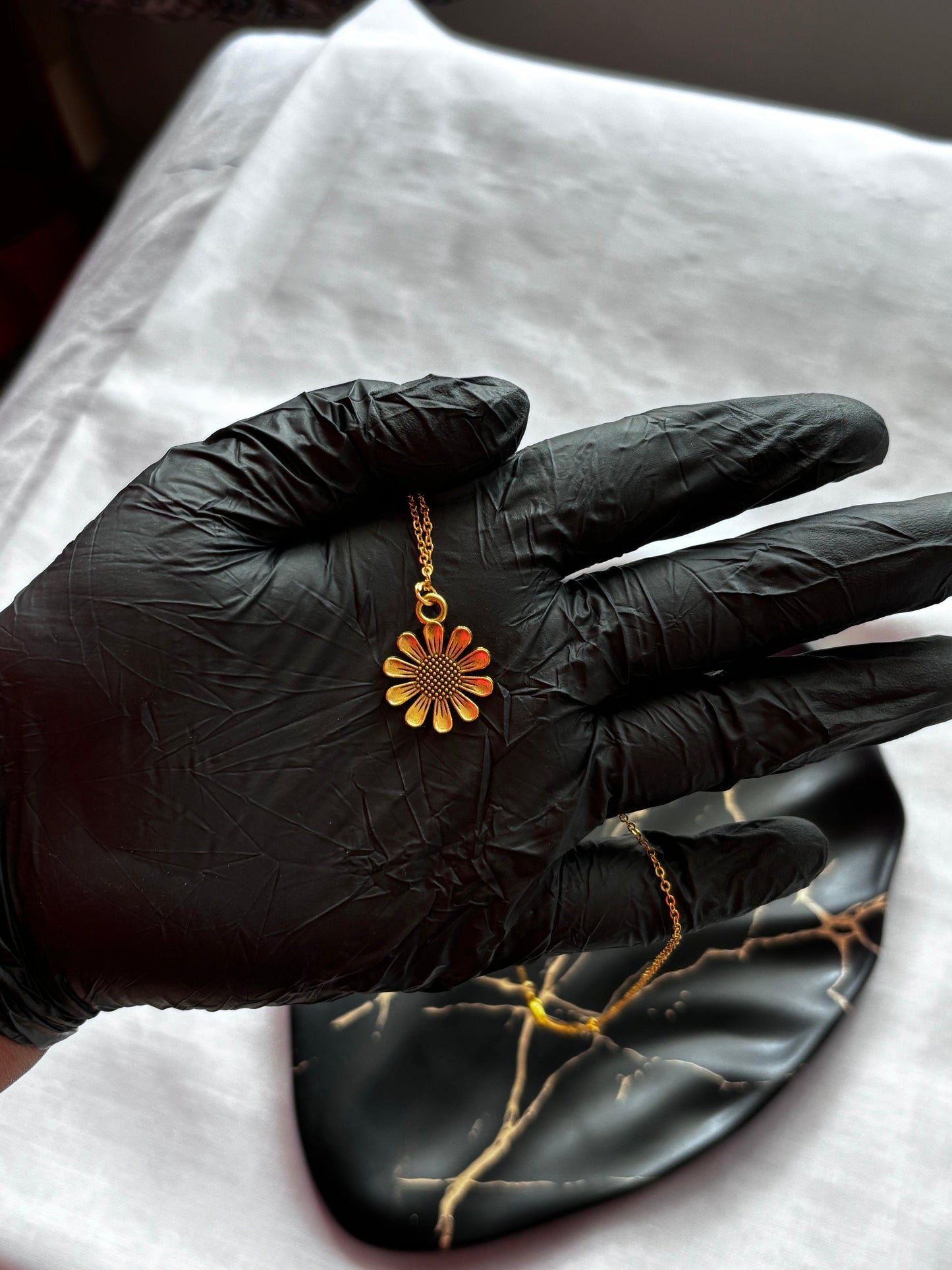 Daisy-Inspired Stainless Steel Pendant Necklace - Curvy Jewels