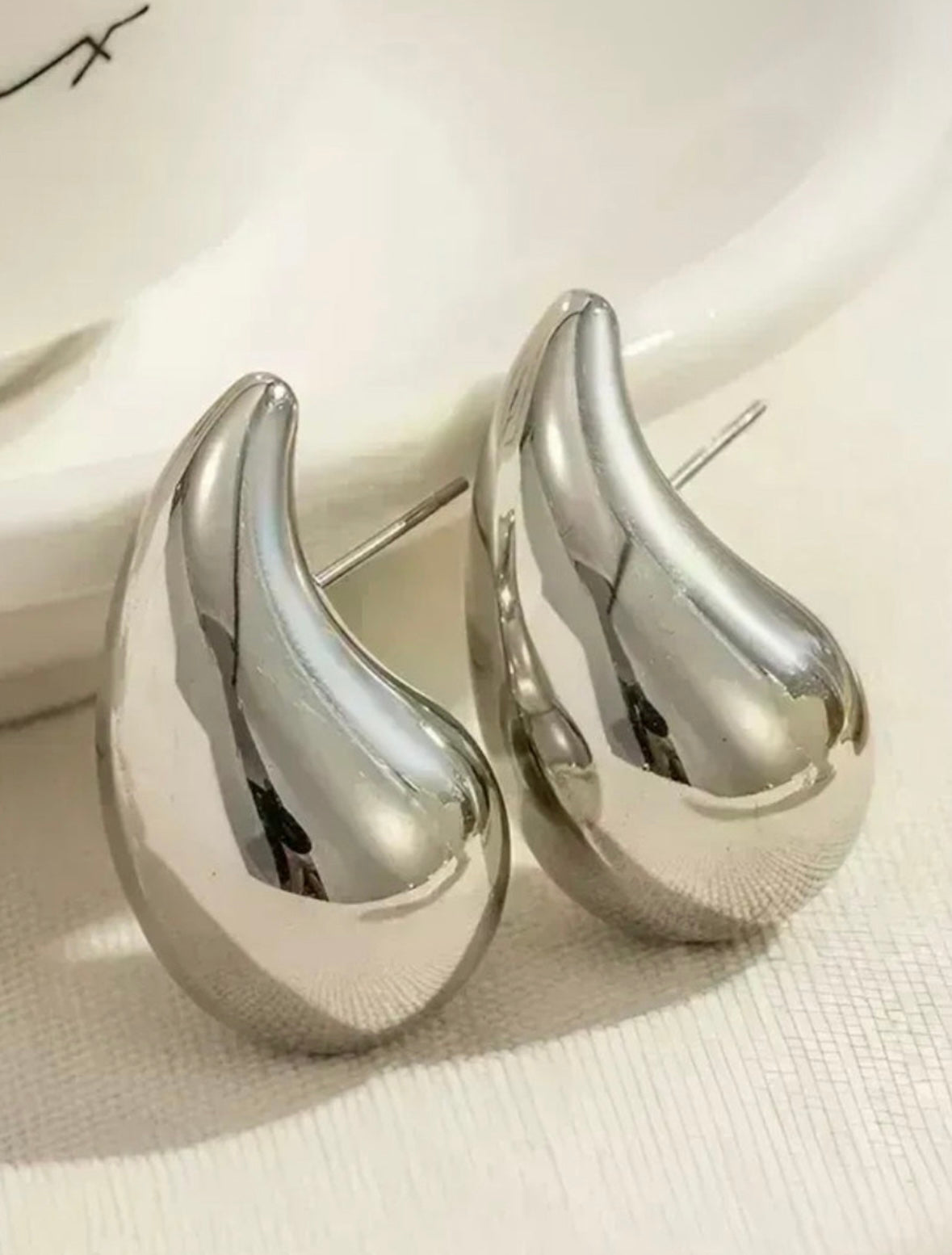 Minimalist Teardrop Earrings