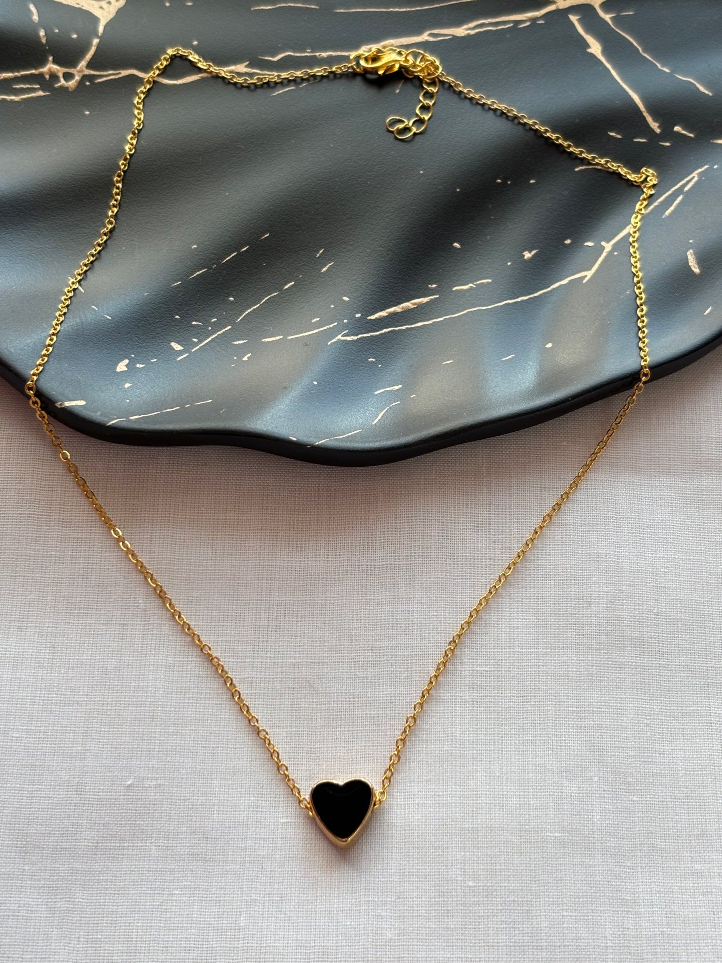 Elegant Heart Choker Necklace in Gold - Curvy Jewels
