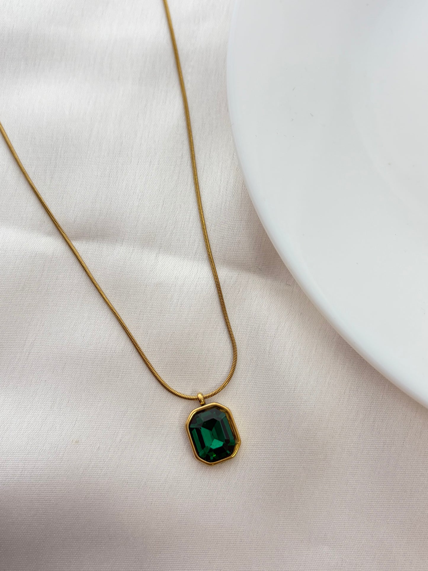 Gold Emerald Pendant Necklace