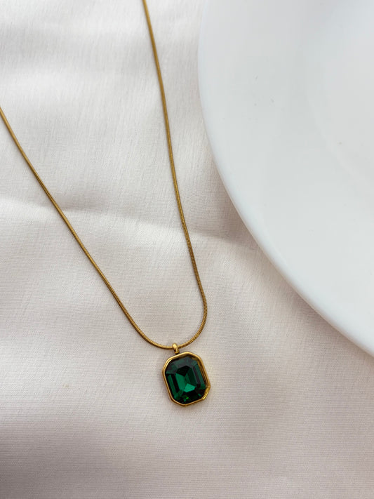 Gold Emerald Pendant Necklace