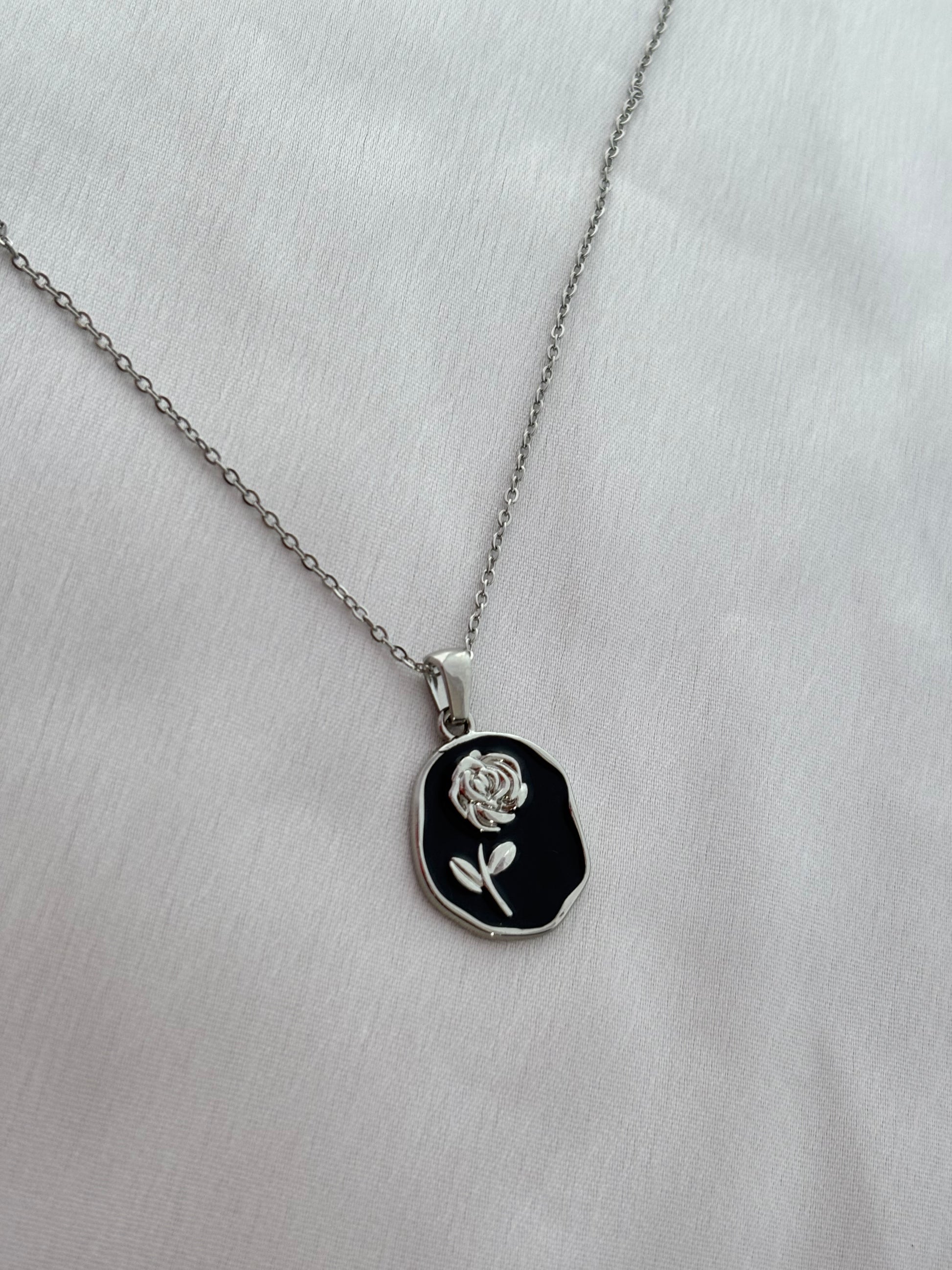 Noir Bloom Necklace 🌹 - Curvy Jewels