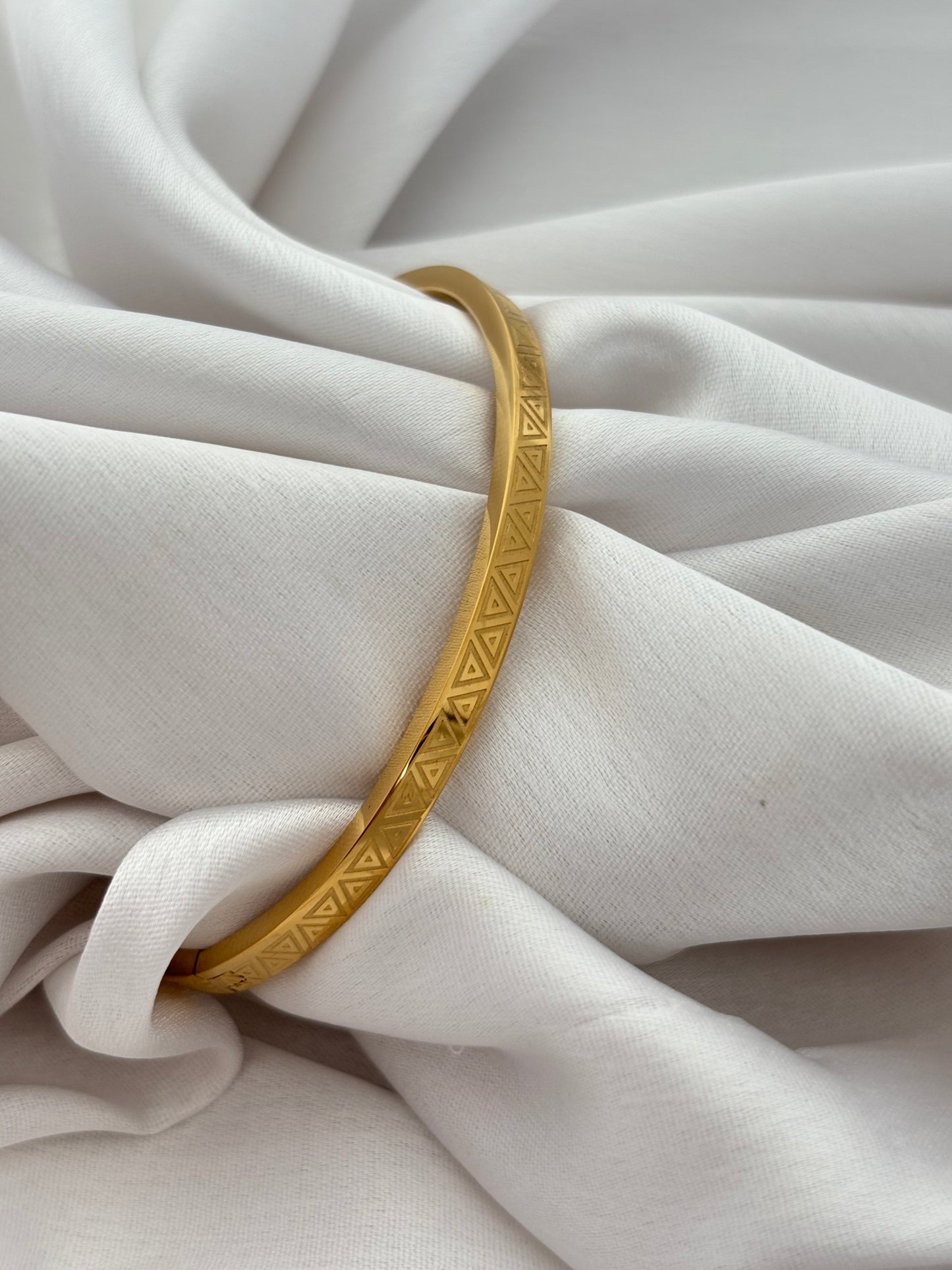 Sleek Designer Kada
