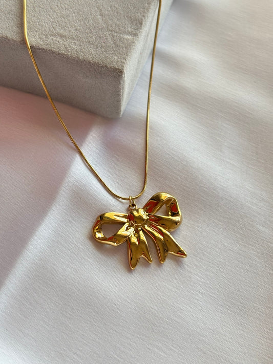 Gold Ribbon Pendant Necklace