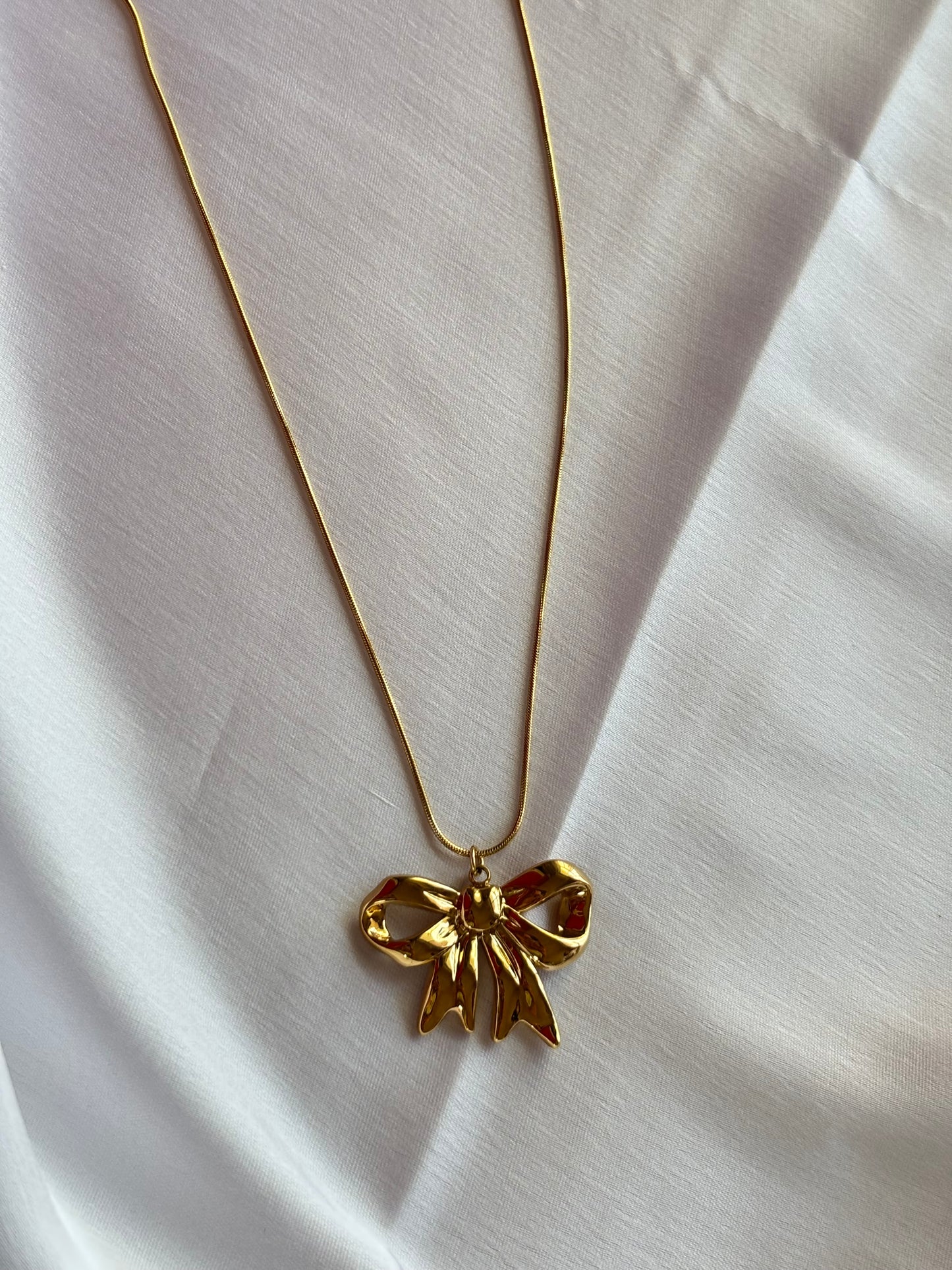 Gold Ribbon Pendant Necklace