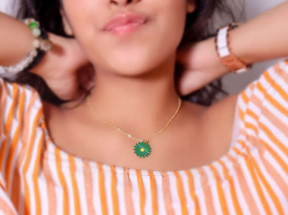 Green Daisy Necklace