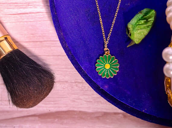 Green Daisy Necklace